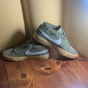 Men's Nike Sb Blazer Chukka Olive Green Suede Low-Top Sneakers with Gum Sole 11”